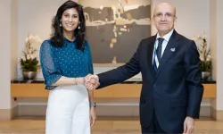 IMF Başkan Yardımcısı, Mehmet Şimşek ile Fotoğraf Paylaştı: Mükemmel Sohbet İçin Tıklayın!  Share