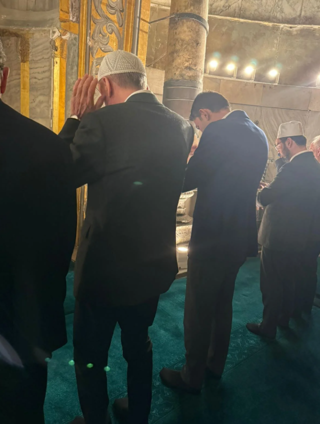 Cumhurbaskani Erdogan Murat Kurum Ile Birlikte 16994925 542 M