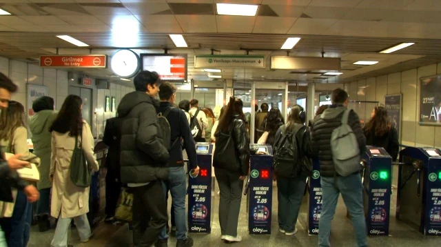 Mecidiyekoy Metroda Bir Kisi Raylara Atlayara 3 16945783 O