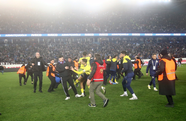 Trabzonspor Fenerbahce Macinda Cikan Olaylarla 16955928 385 M